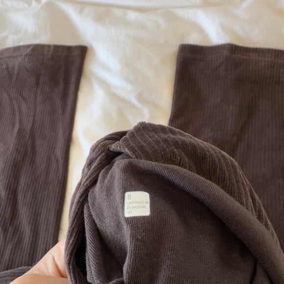 Lululemon Scuba Mid-Rise Wide-Leg Pant *Velvet Cord Espresso Size 6 - Picture 4 of 6